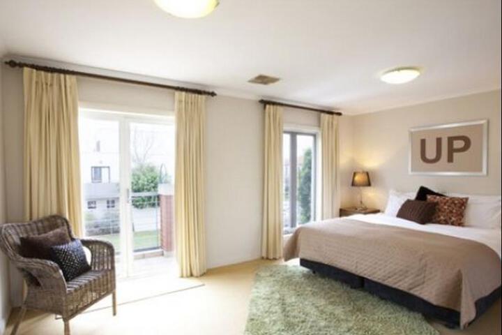 Room 2 of 5
