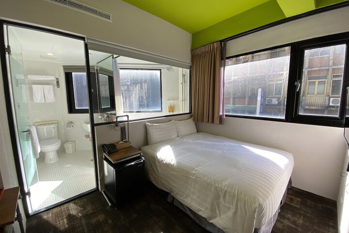 Room 64 of 108