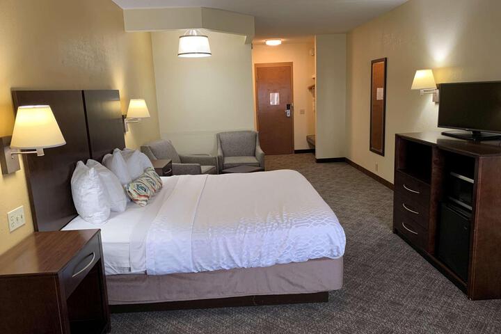 1 King Bed High Speed Internet Accessible Microwave and Refrigerator, Coffee Maker Full (6 of 7)