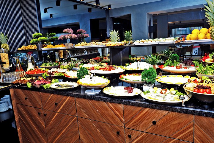 Dining 30 of 38