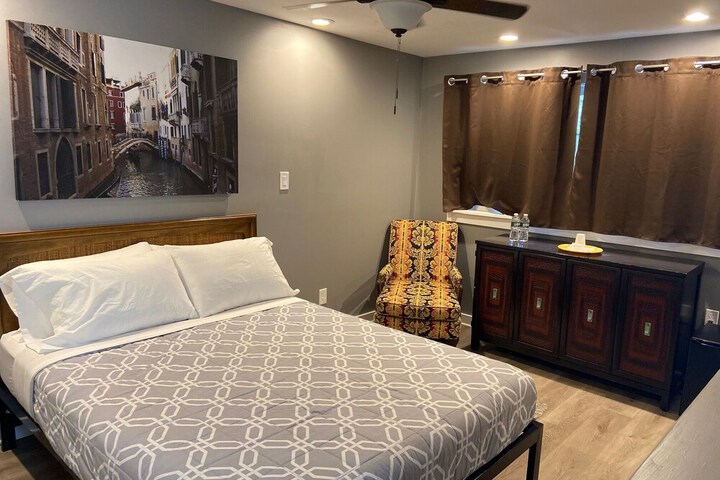Room 4 of 24