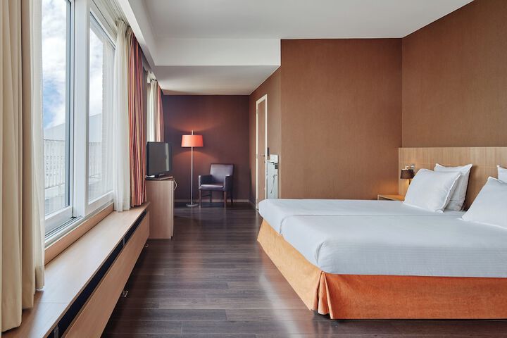 Room 32 of 55