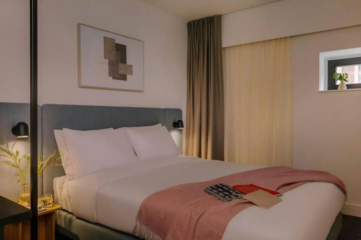 Room 6 of 37