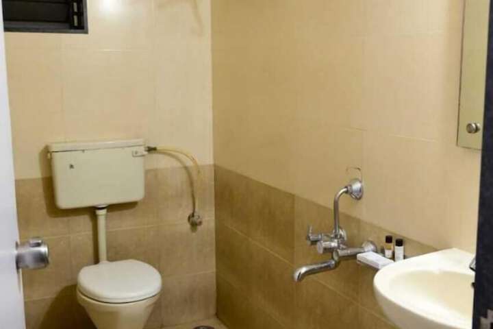 Room 4 of 10