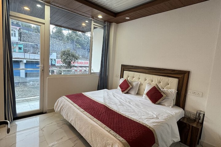 Room 6 of 13