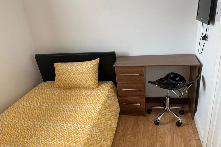 Room 6 of 11
