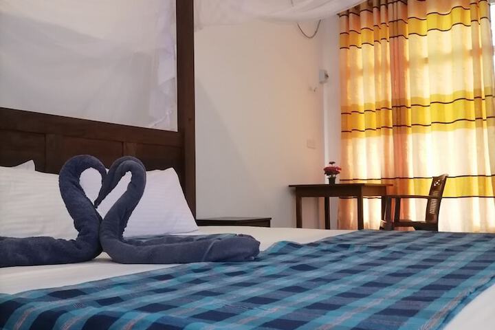Room 3 of 10