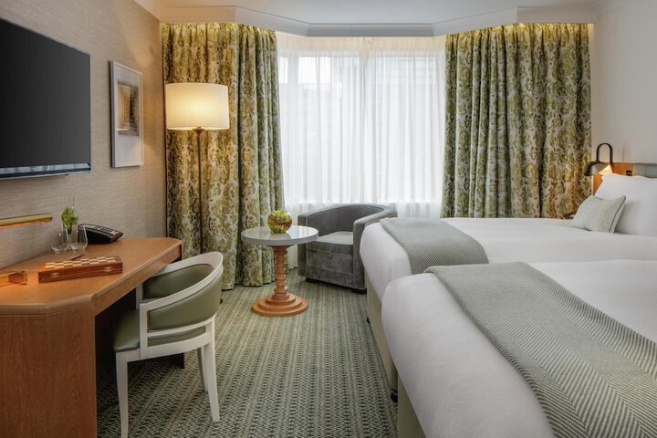 Room 27 of 160