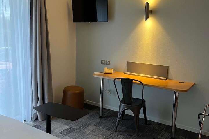 Room 4 of 36