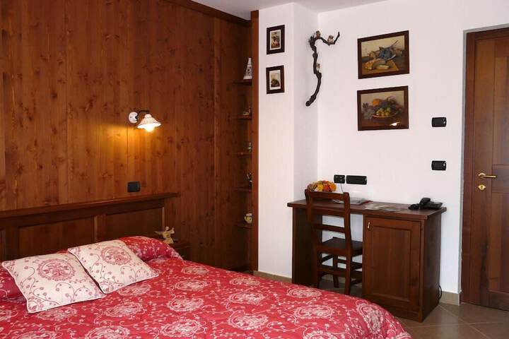 Room 8 of 85