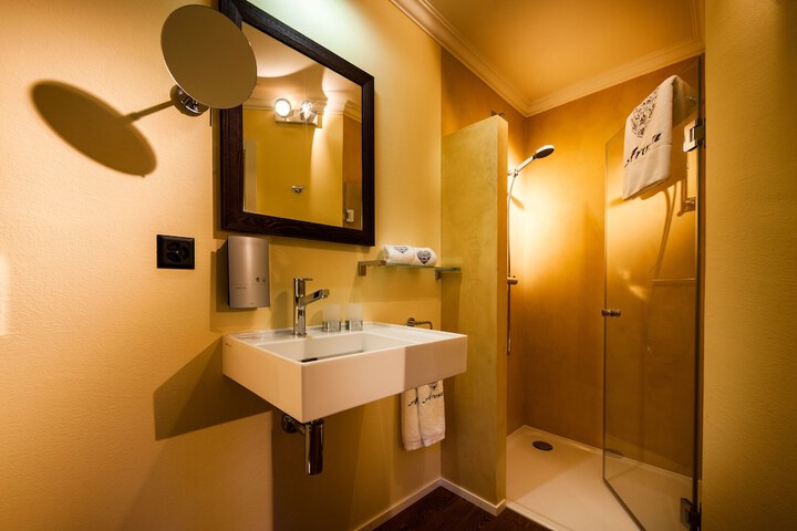 Room 54 of 72