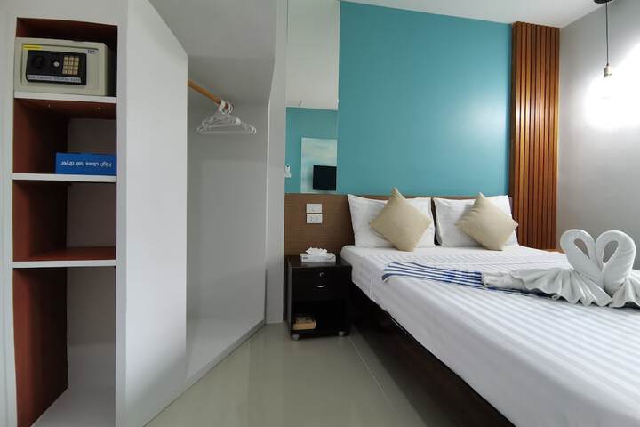 Room 14 of 90