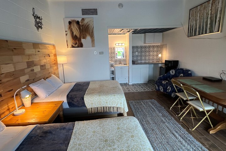 Comfort Room 2 Double Beds Refrigerator, Microwave (5 of 13)