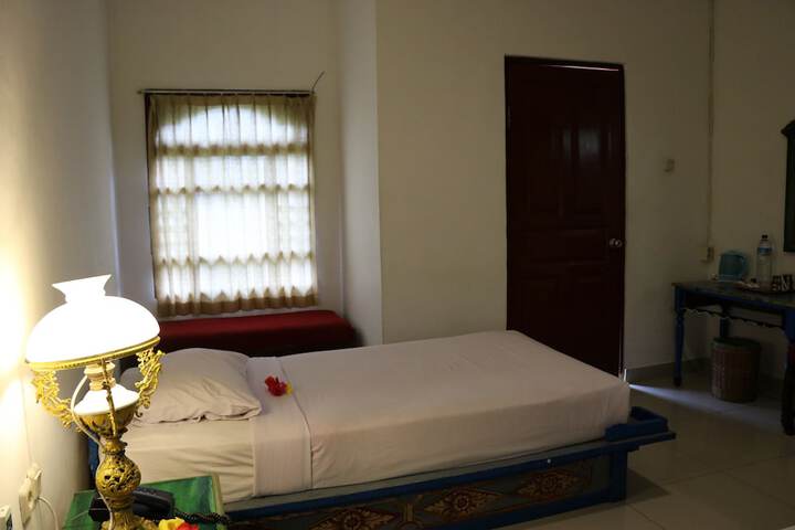 Room 8 of 81