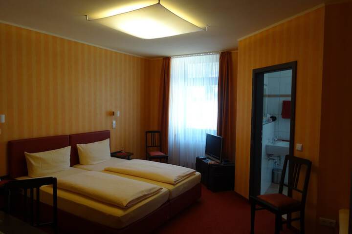 Room 3 of 35