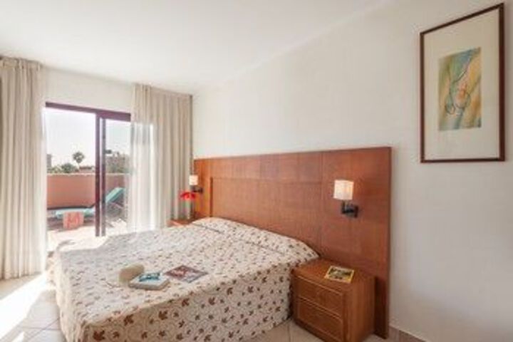 Room 11 of 34