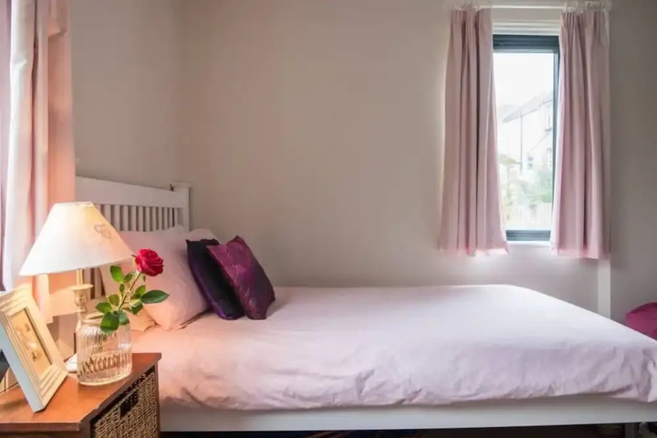 Modern 3 Bedroom Family House With Garden