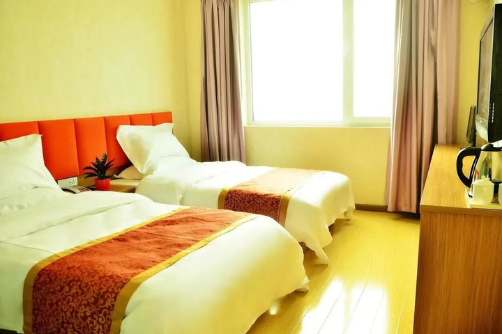 Room 4 of 9