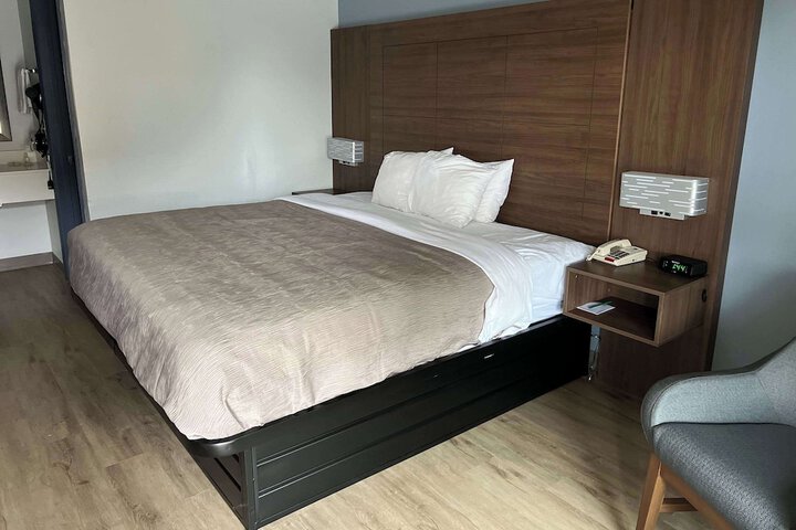 1 King Bed Efficiency Upgrade (11 of 12)