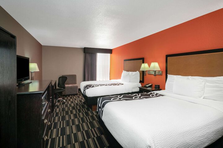 2 Double Beds (7 of 11)