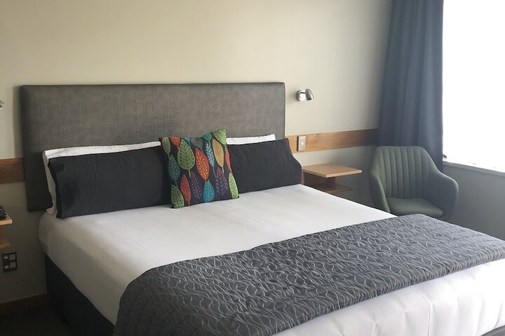 Room 10 of 37