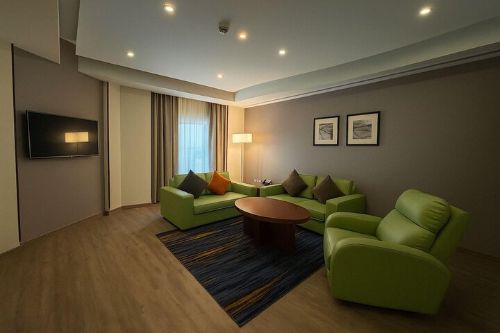 Room 30 of 106