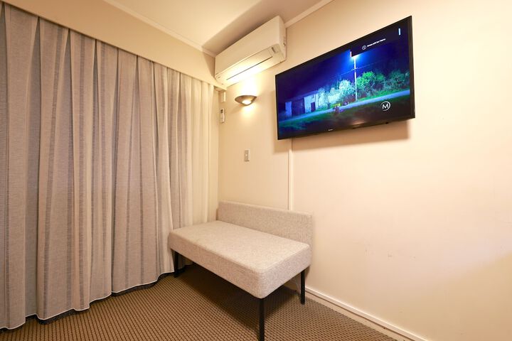 Room 72 of 150