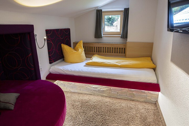Room 27 of 149