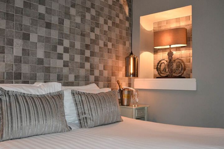 Room 4 of 132
