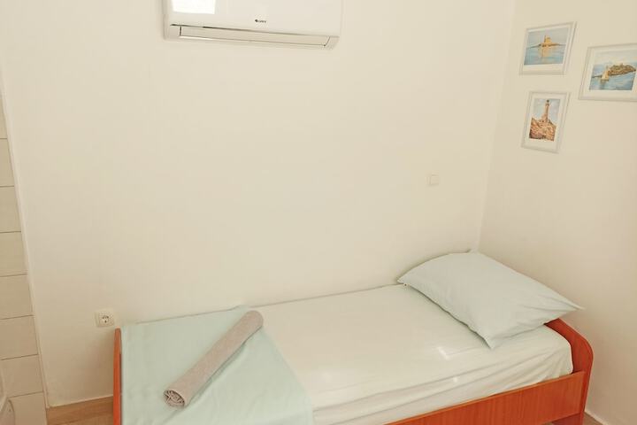 Room 21 of 117