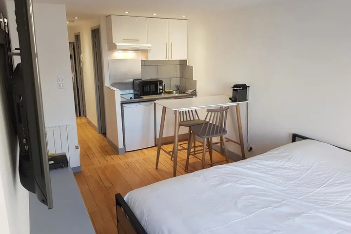Room 3 of 10