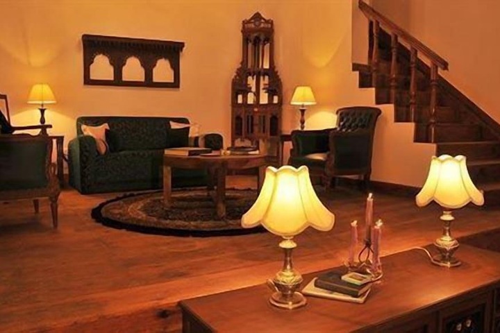 Lounge 24 of 30