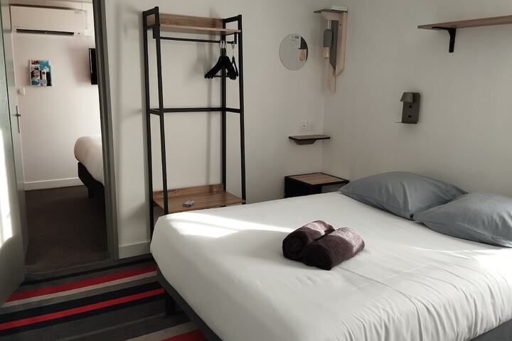 Room 44 of 80