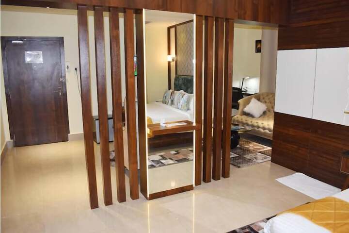 Room 28 of 126