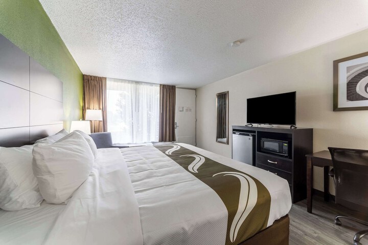 1 King Bed (1 of 23)