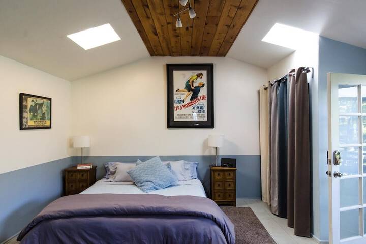 Room 2 of 28