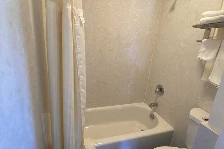 Room 8 of 10