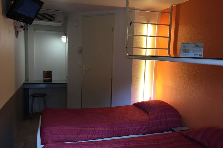 Room 16 of 48