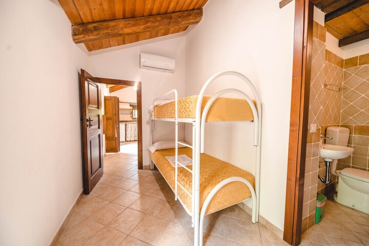 Room 10 of 75
