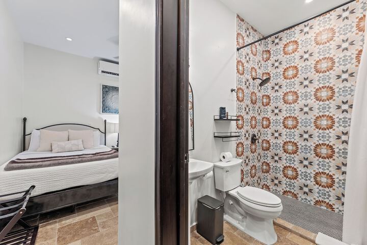 Room 14 of 65