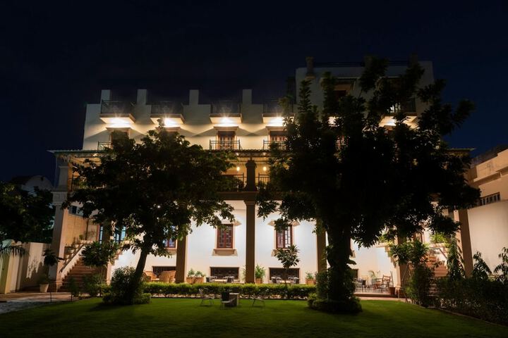 Hotel Exterior 25 of 29