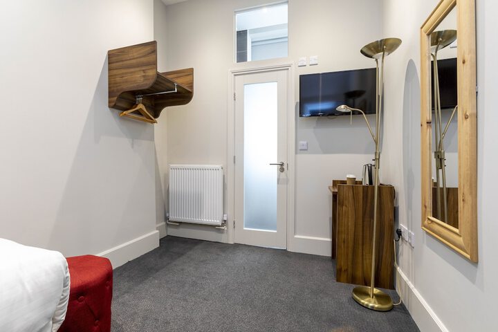 Room 11 of 26