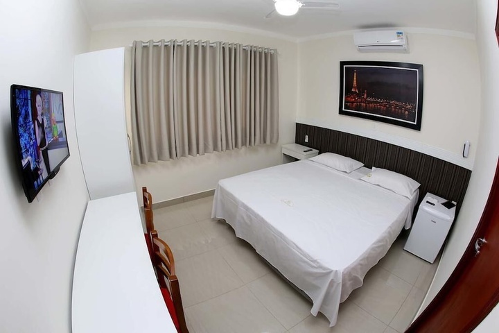 Room 5 of 12