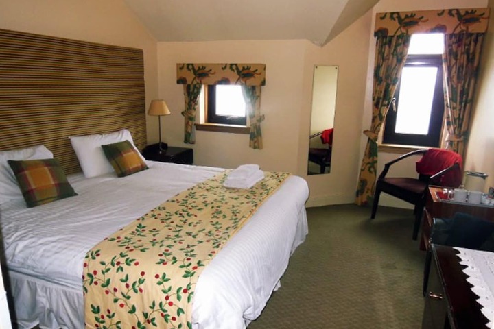 Room 6 of 17