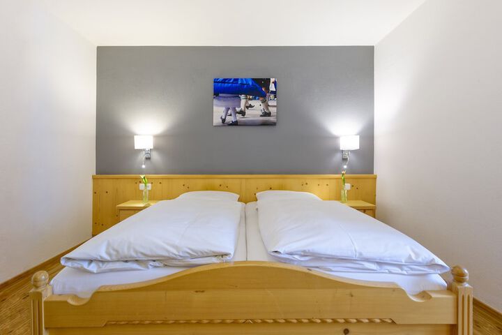 Room 9 of 30