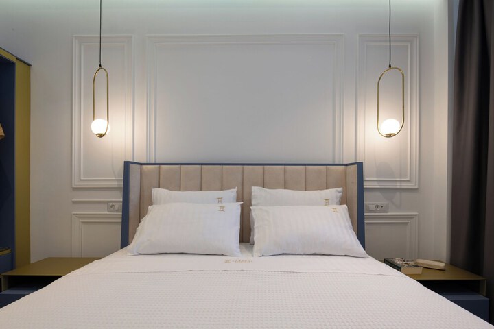 Room 12 of 68
