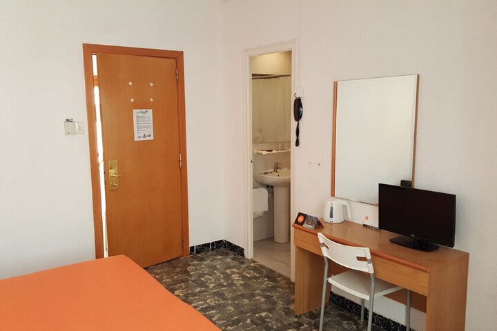 Room 7 of 12