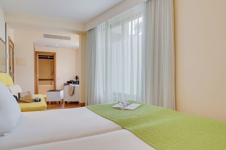 Room 50 of 250