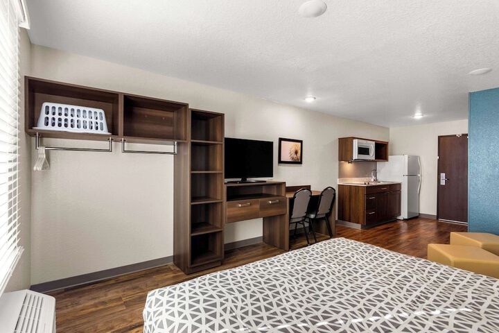 1 Queen Bed Suite (2 of 17)