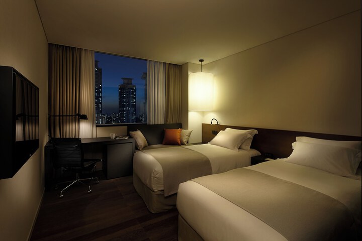 Room 9 of 52